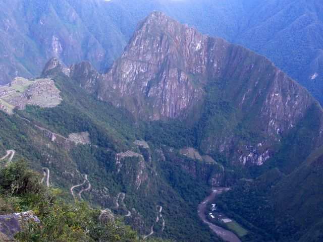 Und schon haben wir einen ersten Blick auf Machu Picchu.