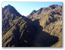 Blick zuruek zum “Pass der toten Frau”, den wir gestern ueberquert hatten.