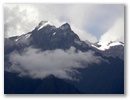Leider sind die schneebedeckten Gipfel meist hinter Wolken versteckt.