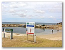 Trotz Fahhradschaden sind wir schliesslich in Kingscote angekommen. Hier das oertliche Freibad.