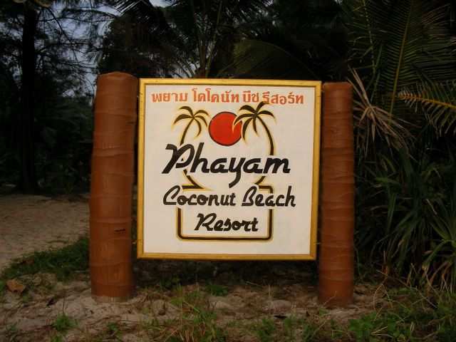 Coconut Beach Resort hoert sich gut an