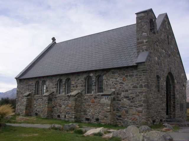 um die Kirche!