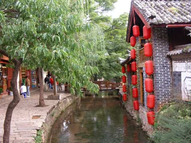 Lijiang - Es gibt auch viele Kanaele in der Altstadt!