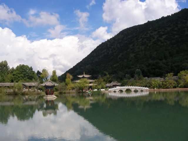 Lijiang - MUSS: Ausflug zum Black Dragon Pool Park!