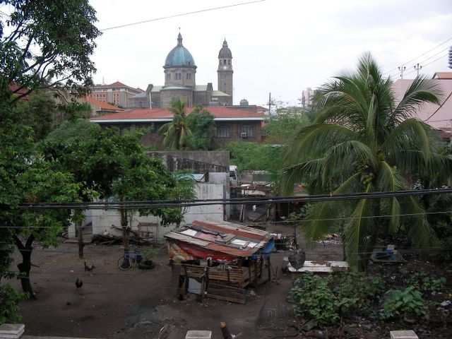 Heute wohnen die Filippinos in Intramuros, viele allerdings nicht so opulent wie frueher die Spanier.
