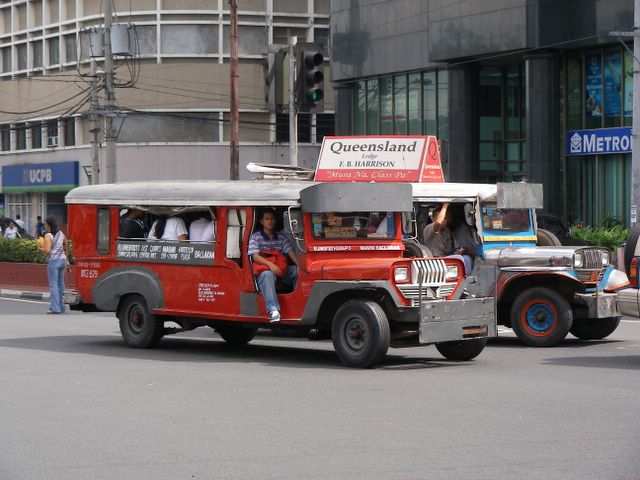 Und noch mehr Jeepneys.