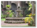 Innenhof mit Springbrunnen...