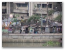Slums am anderen Ufer.