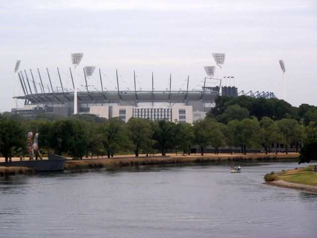 Weiter gehts vorbei am Cricketstadion.