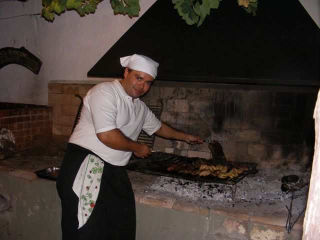 Der Grillmeister gibt noch mal alles.