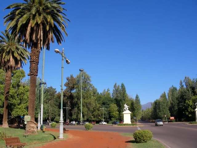 Hier beginnt der Park San Martin in dem auch der Golfplatz liegt.