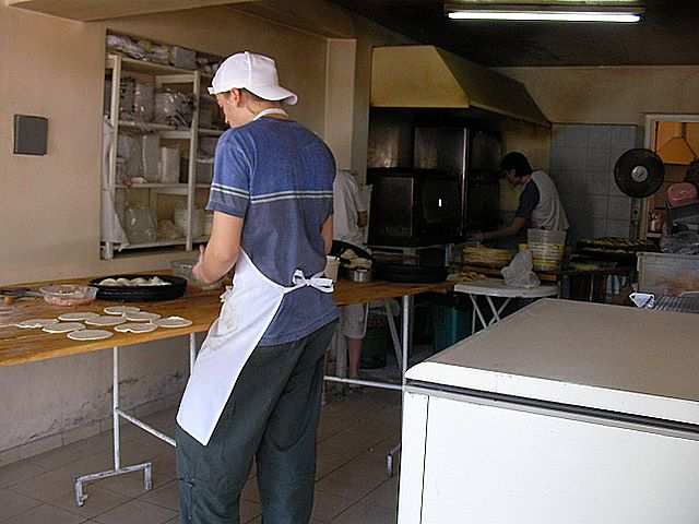 Hier werden die Empanadas zubereitet.