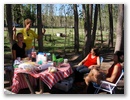 Zurueck beim Picknick. Es gibt Nachtisch!