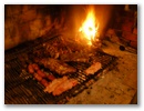 Das Fleisch wird gar und