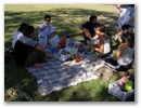 Ein Tag spaeter im Park San Martin treffen wir Beatrizes Freunde bei einem klassichen Picknick.