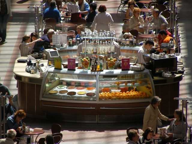 ...und Cafes.