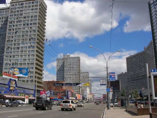 Gleich nebenan der Neue Arbat - ein schlechter Traum ommunistischer Staedtebauarchitektur.
