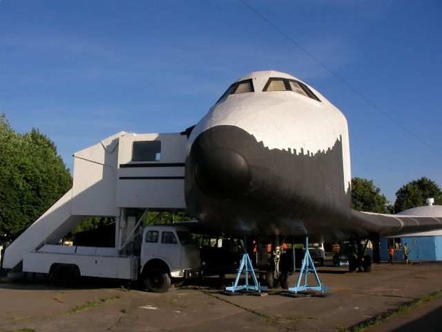 Russlands Traum vom Space-Shuttle: der Buran. Hat nicht geklappt, so steht er jetzt im Gorki-Park.