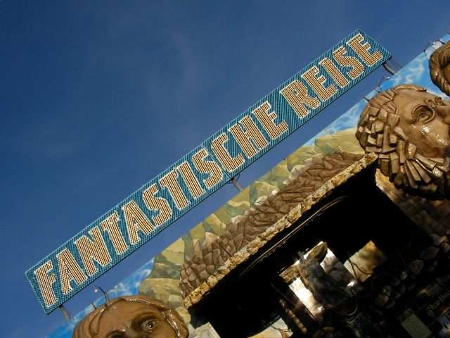 Fahrgeschaefte aus Deutschland begluecken die Moskauer. Auch wir wuenschen uns eine Fantastische Reise.