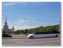 Links die Uni im Stalin-Stil, rechts die neuen Werte.