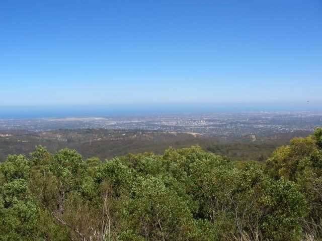 Mt. Lofty bietet einen guten Blick ueber Adelaide bis zum Meer