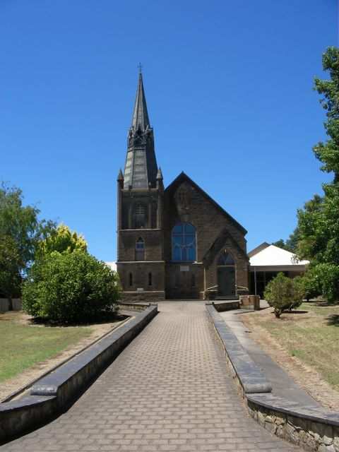 Wie in jedem deutschen Dorf, gibt es auch hier eine Dorfkirche.