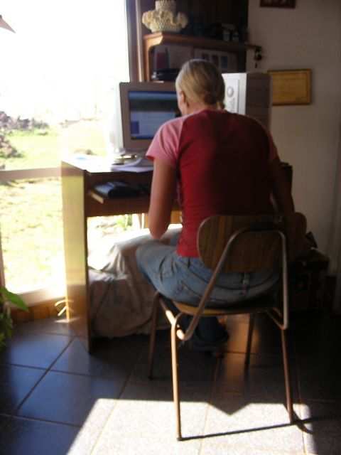 Sabine im Internet! Wir haben hier uebrigens den Inkatrail vorgebucht!
