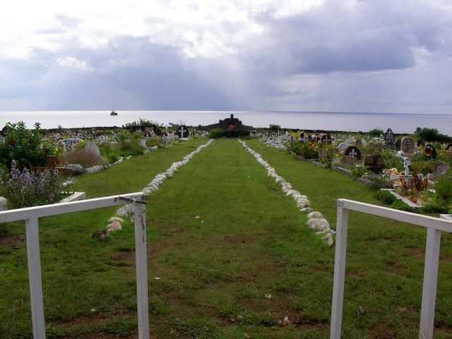 Und einem malerisch gelegenen Friedhof.