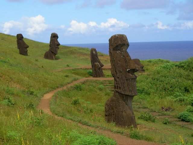 Moai 1