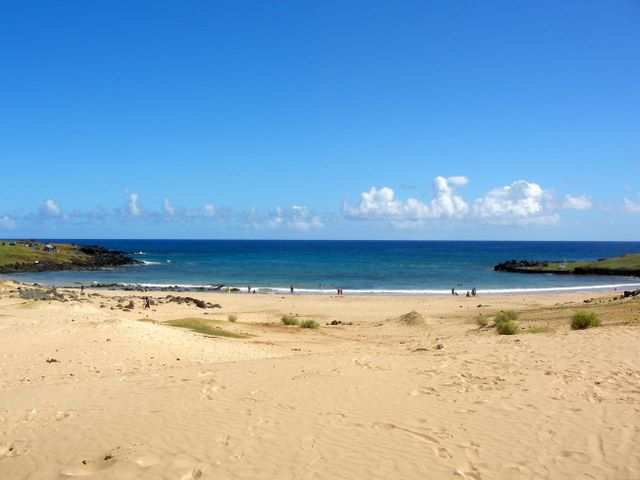 Direkt daneben ist der einzige Strand der Insel.