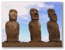 Jeder Moai eine Persoenlichkeit fuer sich.