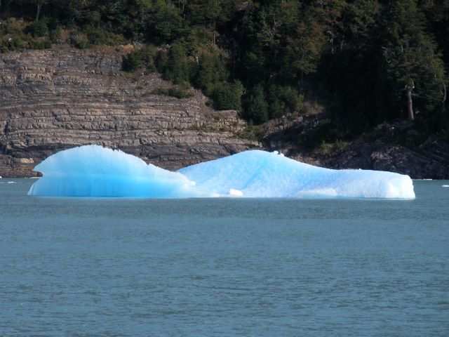 und immer wieder riesige Eisschollen.