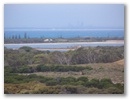 Im Hintergrund die 20 km entfernte Skyline von Perth.