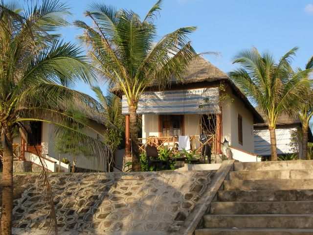 Unser Strandbungalow - klimatisiert, grosses Bad, Terasse mit Schaukelstuehlen und Blick aus Meer, taeglicher Reinigungsservice = 25 US$ pro Tag inkl. Fruehstueck fuer 2 Personen