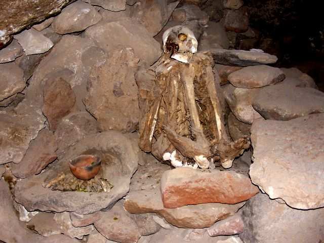 Keiner weiss, wie diese Menschen vor ca. 1.000 Jahren gestorben sind.