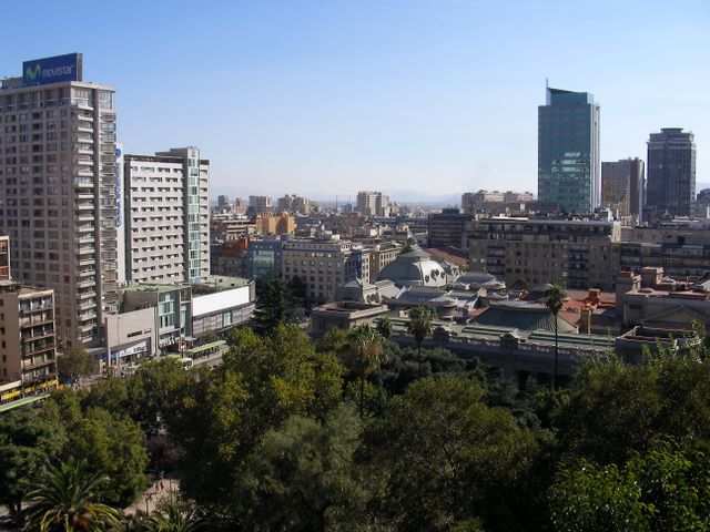 Blick von oben auf die Stadt.
