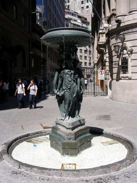 Einer von vielen Brunnen in der Stadt.