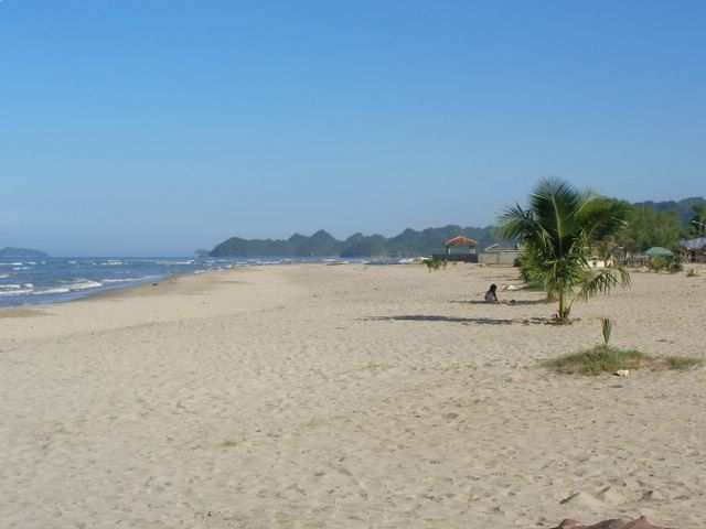 Der Dorfstrand sieht ja auch schon mal sehr nett aus. Wir aber wollen zum Sugar Beach!