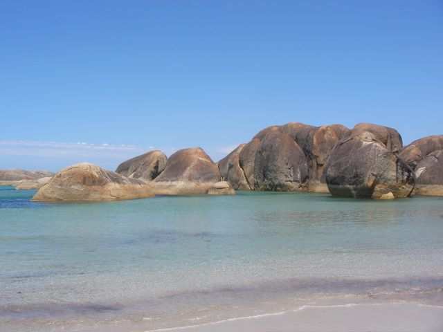 Die “Elephant Rocks” am schoenen Sandstrand!