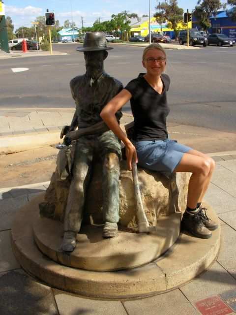 Ankunft in Kalgoorlie-Border! Erstmal im Schatten ausruhen!