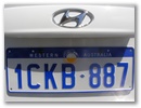 Mit unserem Mietwagen durch West Australien! (Noch ist er sehr sauber!)