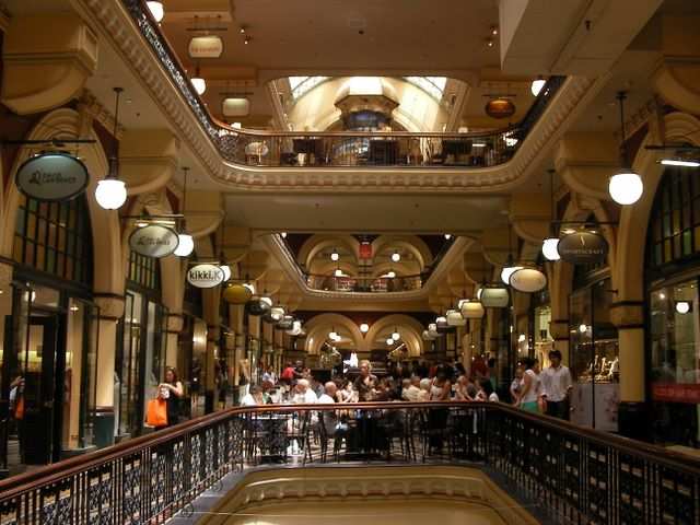 Ankunft an der Town Hall Station und schon waren wir einer von Sydneys schoensten Shopping Malls.