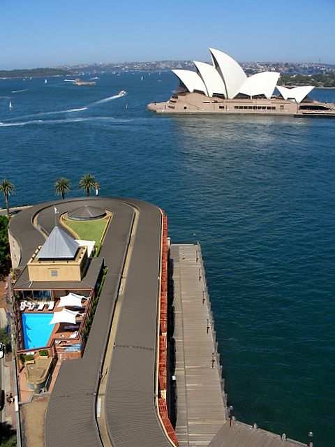 Blich von der Harbour Bridge auf Hyatt Hotel und Oper.