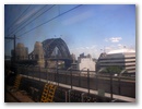 Erste Annaeherung an Sydney aus dem S-Bahn Fenster