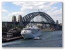 Auch per Kreuzfahrtschiff kommt man nach Sydney.