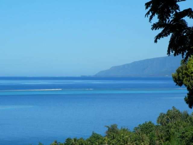 Rechts kann man einen Blick auf die Hauptinsel Tahiti werfen.