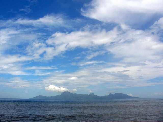 Drinnen durfte man die recht lahme Austellung (Ausnahme: geologische Entstehungsgeschichte eines Atolls) nicht fotografieren. Draussen hatte man einen tollen Blick auf Moorea.