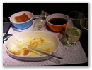 Air New Zealand beglueckte uns auf unserem Nachtflug nach Tahiti mit einem super leckeren Abendessen... (Wuerg!)