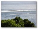 Man sieht den Hava'e Pass von Teahupoo. Wenn die Wellen richtig hoch sind (April-Oktober), findet hier der Billabong Pro Competition statt.