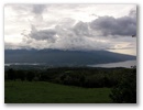 Der Ausblick in Richtung Tahiti (in der Mitte die kleine Landbruecke, die Tahiti mit Tahiti Iti verbindet) war auch nicht so doll.
